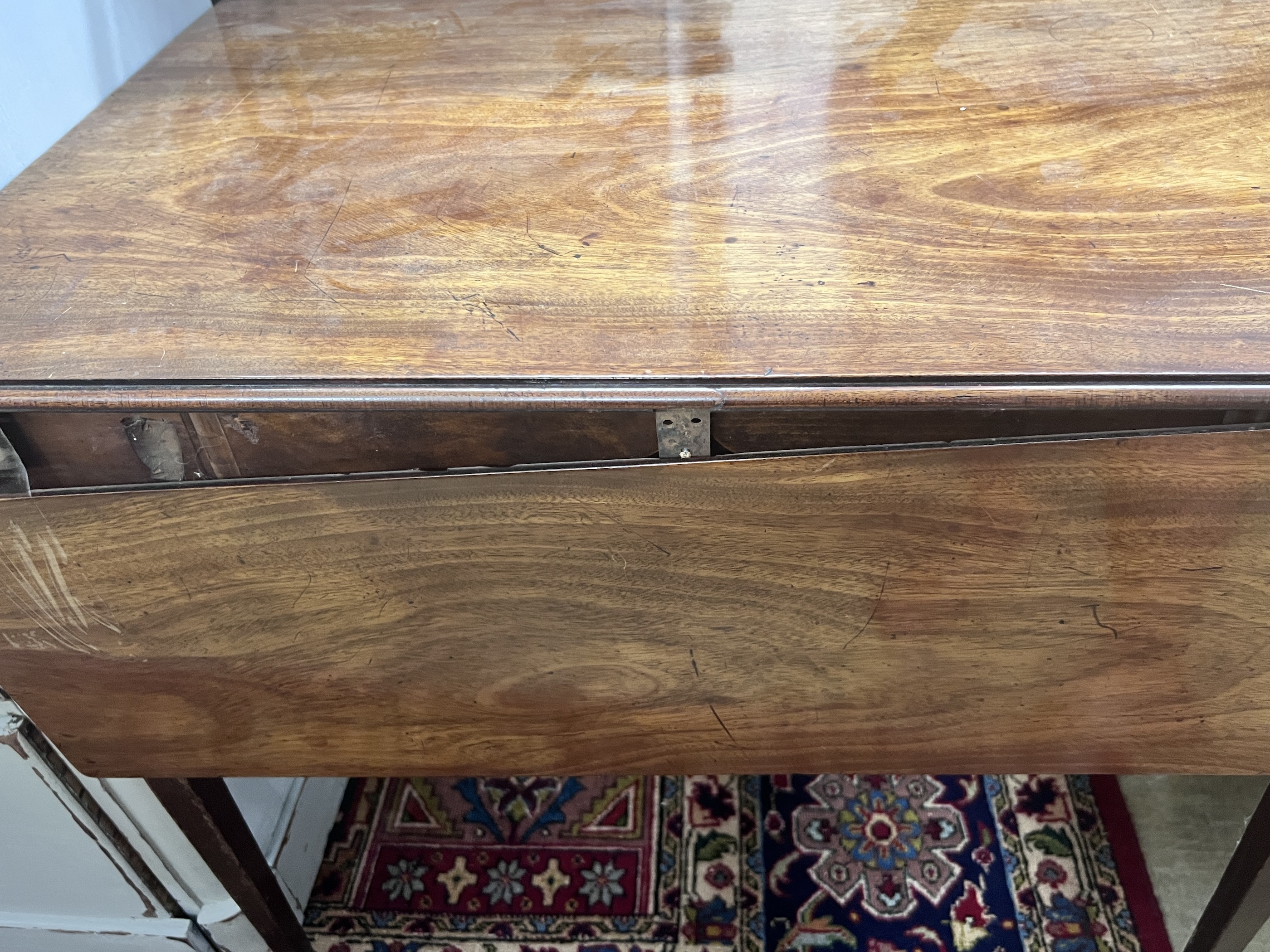 A George III mahogany Pembroke table, width 82cm, depth 56cm, height 71cm